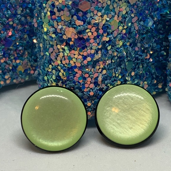 Jewelry - (U2) Retro Green Dot Earrings